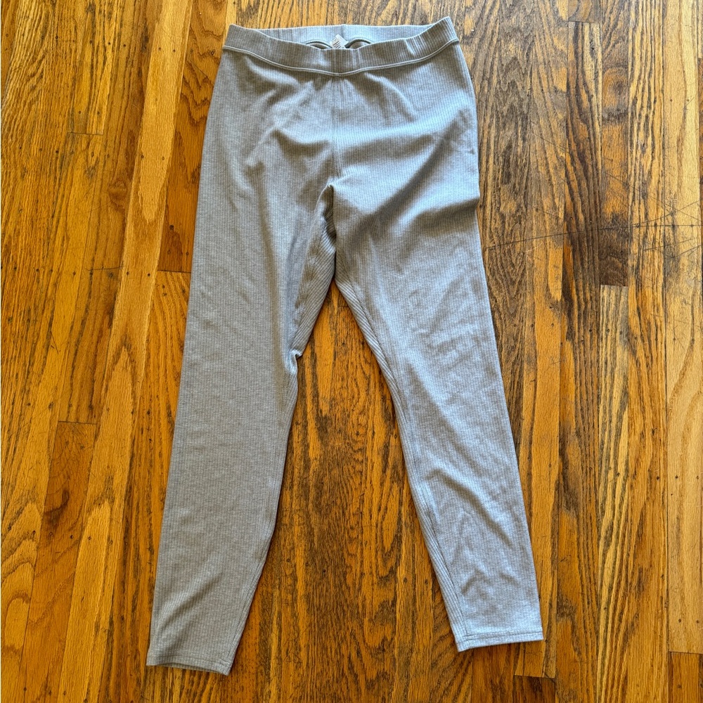 SOLD/Alo Yoga NWOT Ribbed High-Waist 7/8 Blissful Legging in Heather Grey Size L - Picture 6 of 7
